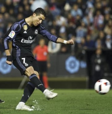 Cristiano Ronaldo anotó el 1-1 tras una falta de Roncaglia a Benzema.
