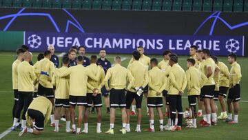 La plantilla del Sevilla, en la previa ante el Wolfsburgo.