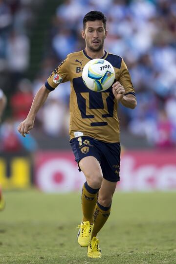 El centrocampista ibérico vino a la Liga MX tras una amplia trayectoria en el balompié del Viejo Continente, incluso en 2005 levantó el trofeo de la Champions League junto al Liverpool