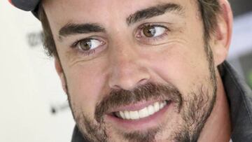 FO61 SHANGHÁI (CHINA) 07/04/2017.- El piloto español de Fórmula Uno Fernando Alonso, de McLaren, asiste a la sesión de entrenamiento celebrada en el circuito internacional de Shanghái (China) hoy, 7 de abril de 2017. EFE/Diego Azubel