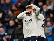 Soccer Football - Premier League - Burnley v West Ham United - Turf Moor, Burnley, Britain - February 7, 2026 West Ham United's Valentin Castellanos celebrates scoring their second goal Action Images via Reuters/Jason Cairnduff EDITORIAL USE ONLY. NO USE WITH UNAUTHORIZED AUDIO, VIDEO, DATA, FIXTURE LISTS, CLUB/LEAGUE LOGOS OR 'LIVE' SERVICES. ONLINE IN-MATCH USE LIMITED TO 120 IMAGES, NO VIDEO EMULATION. NO USE IN BETTING, GAMES OR SINGLE CLUB/LEAGUE/PLAYER PUBLICATIONS. PLEASE CONTACT YOUR ACCOUNT REPRESENTATIVE FOR FURTHER DETAILS..