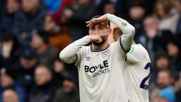 Soccer Football - Premier League - Burnley v West Ham United - Turf Moor, Burnley, Britain - February 7, 2026 West Ham United's Valentin Castellanos celebrates scoring their second goal Action Images via Reuters/Jason Cairnduff EDITORIAL USE ONLY. NO USE WITH UNAUTHORIZED AUDIO, VIDEO, DATA, FIXTURE LISTS, CLUB/LEAGUE LOGOS OR 'LIVE' SERVICES. ONLINE IN-MATCH USE LIMITED TO 120 IMAGES, NO VIDEO EMULATION. NO USE IN BETTING, GAMES OR SINGLE CLUB/LEAGUE/PLAYER PUBLICATIONS. PLEASE CONTACT YOUR ACCOUNT REPRESENTATIVE FOR FURTHER DETAILS..
