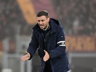 Soccer Football - Europa League - Knockout Phase Playoff - Second Leg - AS Roma v FC Porto - Stadio Olimpico, Rome, Italy - February 20, 2025 FC Porto coach Martin Anselmi reacts REUTERS/Alberto Lingria