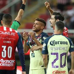 Jonathan dos Santos rompió en llanto tras expulsión en el Clásico Nacional