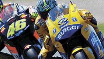 <b>ENEMIGOS EN LA PISTA...</B> Y fuera de ella. Biaggi y Rossi no hacen concesiones a su enfrentamiento.