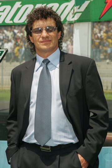 Jugador Atlante:1988-1990, 1994-1995
Entrenador América: 2008