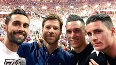 Xabi Alonso, Arbeloa y Callej車n, fans de lujo en el Cavs-Warriors