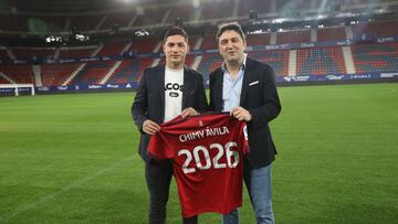 Chimy Ávila posa feliz junto a Braulio Vázquez.