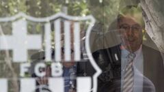 GRA297. BARCELONA, 10/06/2016.- El presidente del FC Barcelona, Josep Mar&iacute;a Bartomeu, en las oficinas del club donde la junta directiva de ha convocado una reuni&oacute;n extraordinaria en la que abordar&aacute; el caso Neymar y todo apunta que par