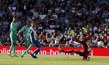 Varane anotó, a pase de Benzema, el 1-0.