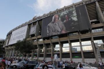 Homenaje a Alfredo Di Stéfano antes del inicio del partido de ida de la Supercopa de España.