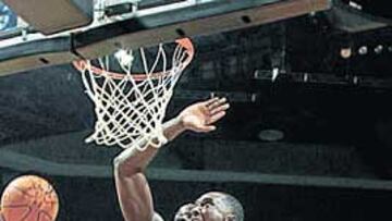 <b>RUIDO SIN NUECES. </b>Kobe vuela rumbo a 58 puntos... y una derrota.