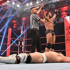 McIntyre reafirma su poder para enviar un aviso a Seth Rollins