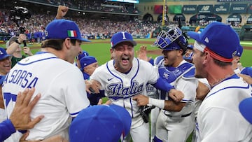 HOUSTON, TEXAS - MARCH 14: Manager Francisco Cervelli #29 of Team Italy celebrates with his players after a 8-6 victory against Team Puerto Rico at Daikin Park on March 14, 2026 in Houston, Texas. Alex Slitz/Getty Images/AFP (Photo by Alex Slitz / GETTY IMAGES NORTH AMERICA / Getty Images via AFP)
