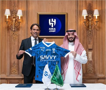 El italiano Simone Inzaghi fue presentado como nuevo entrenador de Al-Hilal el 4 de junio de 2025. Procedente del Inter de Miln, firm por dos temporadas y percibir entre 25 y 30 millones de euros anuales, cifra que lo sita entre los tcnicos mejor pagados del mundo.