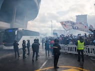 Seguidores en los aledaños del estadio de Balaídos en una imagen de archivo.