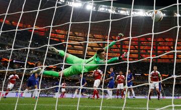 3-1. Alex Iwobi marc¨® el primer gol.