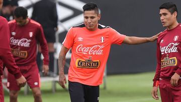 Raúl Ruidíaz sería la novedad en Perú para enfrentar a Chile