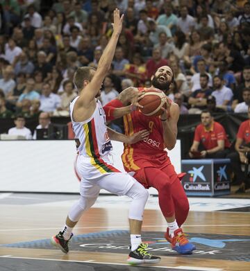 Ricky Rubio con Lukas Lekavicius.