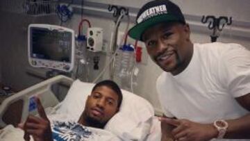 El boxeador Floyd Mayweather visit&oacute; a Paul George tras ser sometido a su operaci&oacute;n de tibia y peron&eacute;.