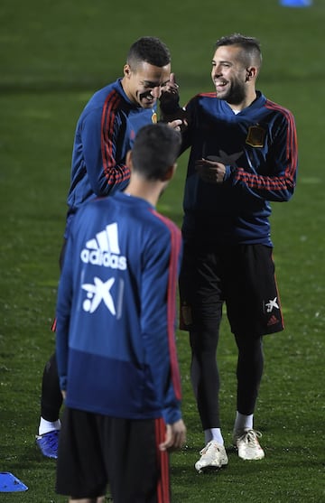 Jordi Alba y Rodrigo Moreno.