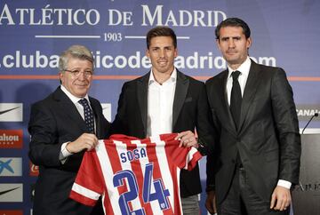 Sosa, 1,5M€, 28 a?os (Metalist). No era un gran conocido para la afici¨®n pero s¨ª para Simeone. Criticado por la afici¨®n, el Cholo siempre habl¨® bien de ¨¦l.