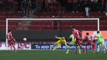 Tijuana's midfielder #19 Gilberto Mora scores his team's second goal from the penalty spot during the play-in of Liga MX Apertura football match between Tijuana and Juarez at Caliente Stadium in Tijuana, Mexico on November 20, 2025. (Photo by Guillermo Arias / AFP)