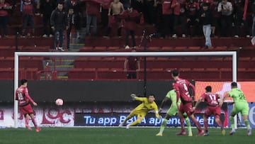 Tijuana's midfielder #19 Gilberto Mora scores his team's second goal from the penalty spot during the play-in of Liga MX Apertura football match between Tijuana and Juarez at Caliente Stadium in Tijuana, Mexico on November 20, 2025. (Photo by Guillermo Arias / AFP)