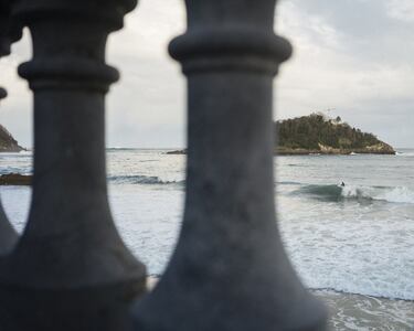 En el resto de fotos estaba en la Zurriola. Esta es en el Pico del Loro.