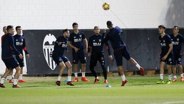 La plantilla del Valencia entrenándose.