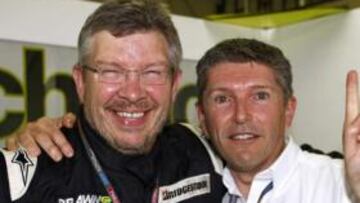 <b>MENUDO TÁNDEM. </b>Ross Brawn posa sonriente junto a Nick Fry.