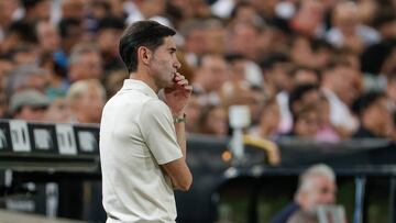 VALENCIA , 31/08/2024.- El entrenador del Villarreal, Marcelino García Total, durante el partido de LaLiga entre el Valencia y el Villarreal, este sábado en el estadio de Mestalla. EFE/ Manuel Bruque