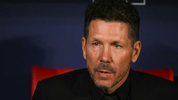 Atletico Madrid's Argentine coach Diego Simeone looks on during the Spanish league football match between Club Atletico de Madrid and Rayo Vallecano de Madrid at the Metropolitano stadium in Madrid on September 24, 2025. (Photo by Javier SORIANO / AFP)