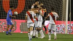 Los jugadores del Rayo celebran su gol al Fuenlabrada.