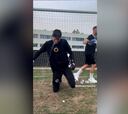 La broma viral a Courtois entrenando sus reflejos