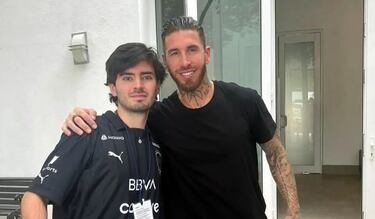Viajó más de 3 mil kilómetros y pasó días bajo el sol por una foto con Sergio Ramos