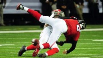 Las perdidas de balón de los Falcons, como el fumble del quarterback Matt Ryan, está dando muchos quebraderos de cabeza a la franquicia de Georgia.