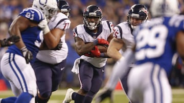 INDIANAPOLIS, IN - DECEMBER 11: Lamar Miller #26 of the Houston Texans runs the ball against the Indianapolis Colts at Lucas Oil Stadium on December 11, 2016 in Indianapolis, Indiana. Michael Hickey/Getty Images/AFP
== FOR NEWSPAPERS, INTERNET, TELCOS & TELEVISION USE ONLY ==