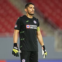 Corona habría renovado con Cruz Azul por dos años más