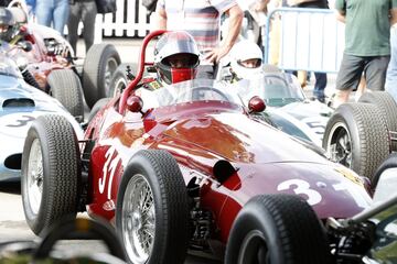 Tercera edici車n de la reuni車n y exhibici車n de autom車viles cl芍sicos en el circuito del Jarama