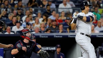 Carlos Beltr&aacute;n luce el uniforme a rayas de los New York Yankees.