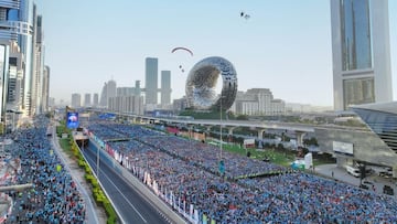 A 40 grados en el desierto y rodeado de rascacielos: así es la Dubái Run