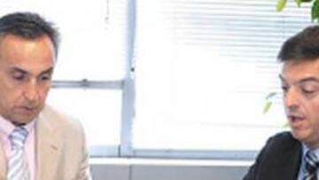 <B>A POR LA PRESIDENCIA</B>. Alejandro Blanco entrega los avales.