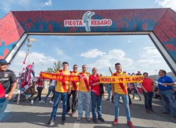 Guadalajara y Monarcas disputaron el título copero de la Liga MX y los aficionados mostraron el colorido en las tribunas. ¡Mucho amor!