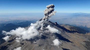 Espectaculares tomas aéreas del volcán Popocatépetl 