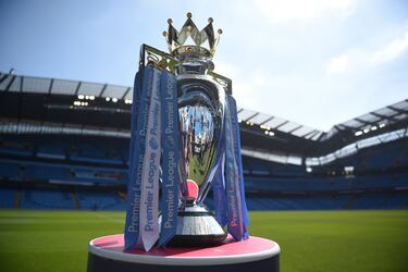 El trofeo de campeón de la Premier League.