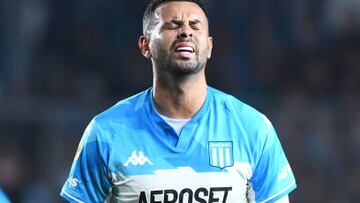 AVELLANEDA, ARGENTINA - JULY 19: Edwin Cardona of Racing Club reacts during a match between Racing Club and Arsenal as part of Liga Profesional 2022 at Presidente Peron Stadium on July 19, 2022 in Avellaneda, Argentina. (Photo by Rodrigo Valle/Getty Images)