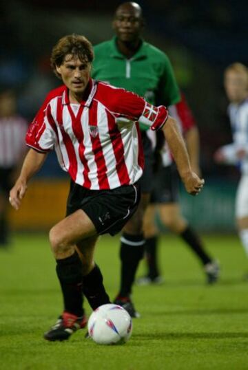 Comenzó en las categorías inferiores del Athletic. Subió al primer equipo en 1992 donde jugó un total de 426 partidos hasta su retirada en 2006.