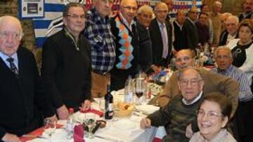 <b>RAMON CONDAL Y LOS 40 PERICOS. </b>El presidente del Espanyol fue el invitado de honor ayer en el almuerzo de la peña L'Escullera, en el restaurante El Nogal.