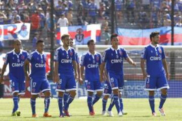 Gustavo Canales festeja el tercer gol de la U.